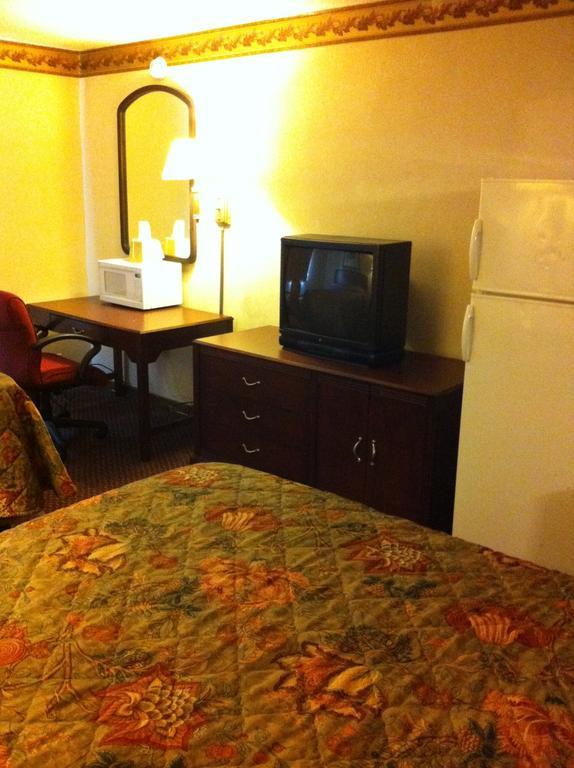 Budget Inn Express Augusta Room photo